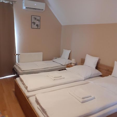 Family Panzio Zalakaros Bed & Breakfast Bagian luar foto
