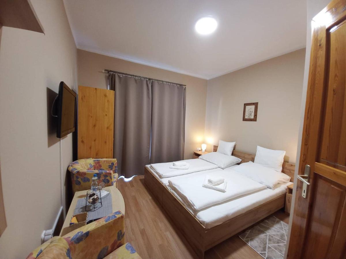Family Panzio Zalakaros Bed & Breakfast Bagian luar foto