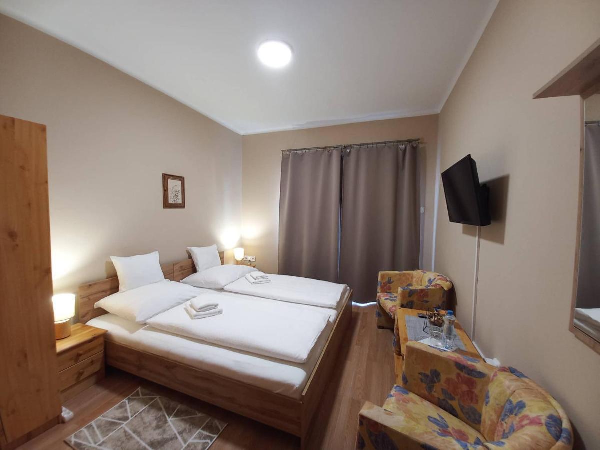 Family Panzio Zalakaros Bed & Breakfast Bagian luar foto