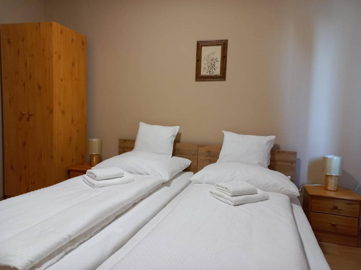 Family Panzio Zalakaros Bed & Breakfast Bagian luar foto