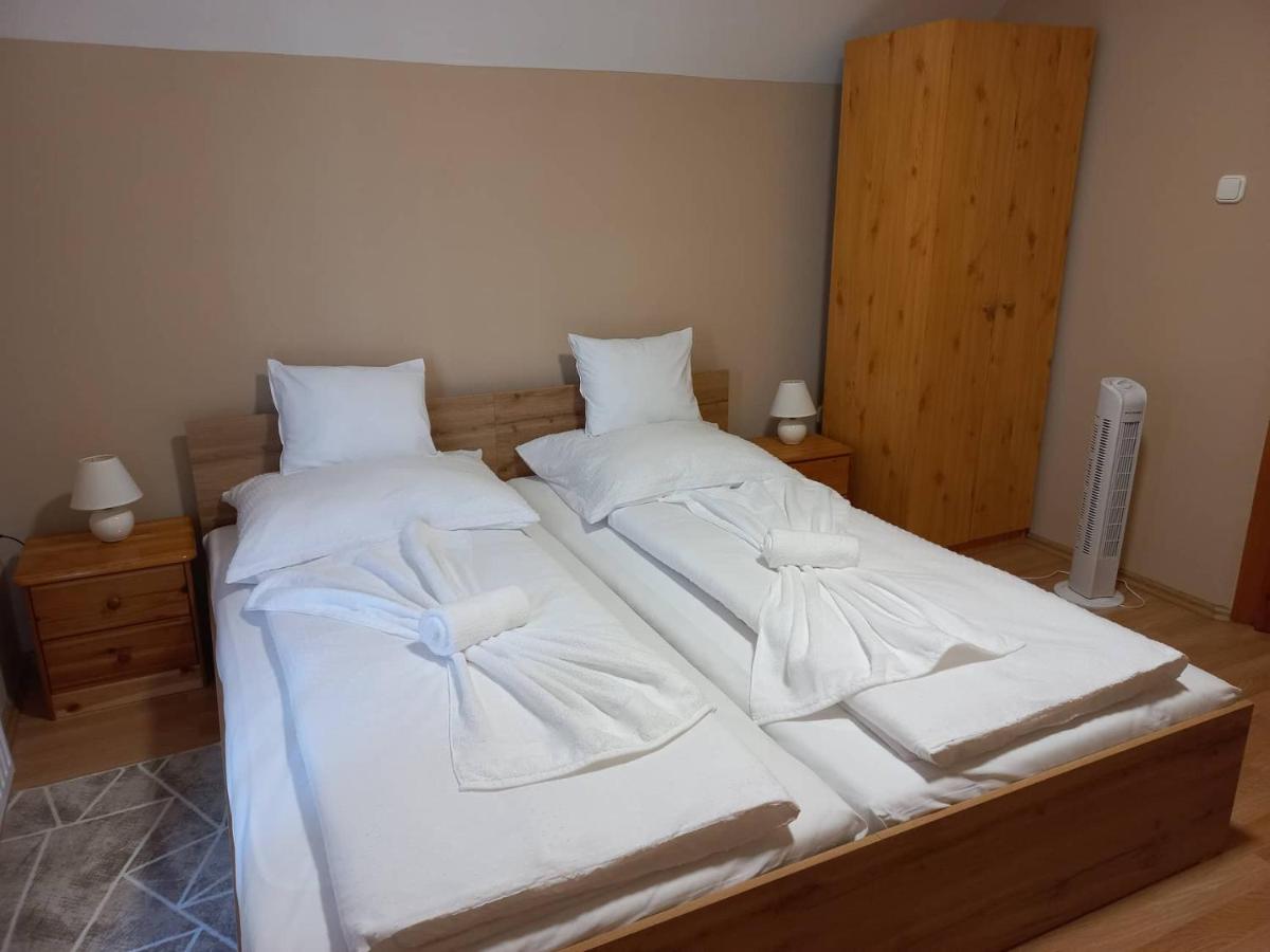 Family Panzio Zalakaros Bed & Breakfast Bagian luar foto